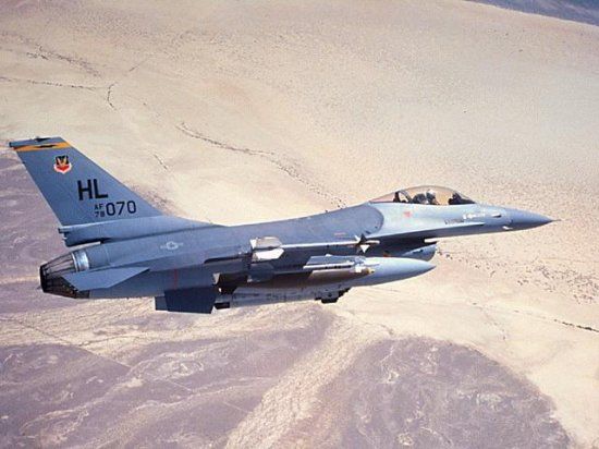 USAF F-16 Fighting Falcon ground attack fighter