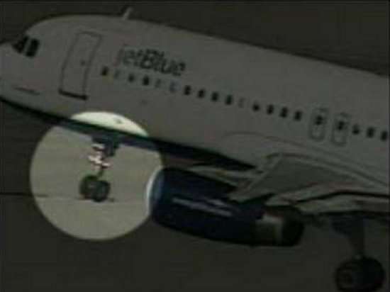JetBlue A320 about to touch down for its emergency landing