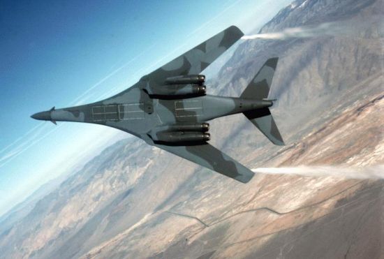 B-1B bomber dumping fuel