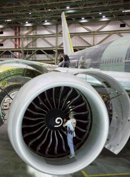 Spiral pattern seen on the spinner of a Boeing 777 engine