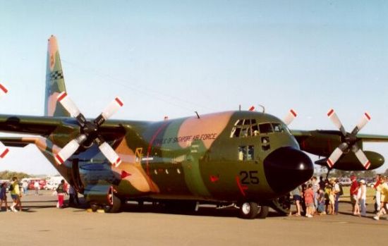 Colored bars painted on the blade tips of a C-130