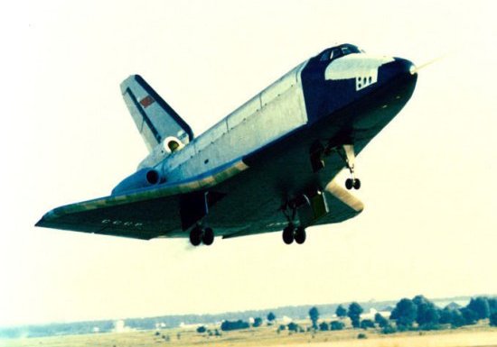 Analog Buran conducting landing tests