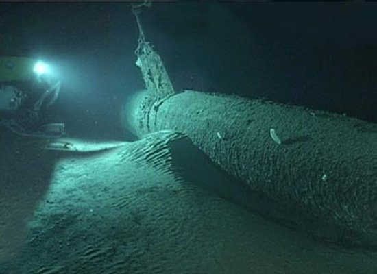 Midget submarine found in deep water off the Oahu coast in 2002